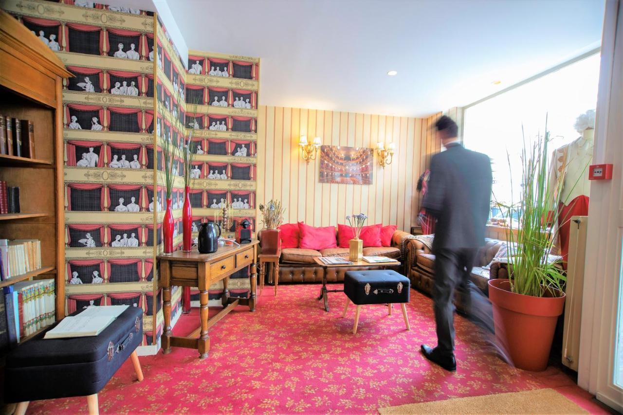 Du Théâtre By Patrick Hayat